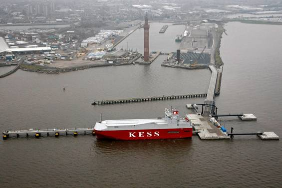 MV Ems Highway on the new Grimsby River Terminal image courtesy of ABPDavid Lee Photography.bmp
